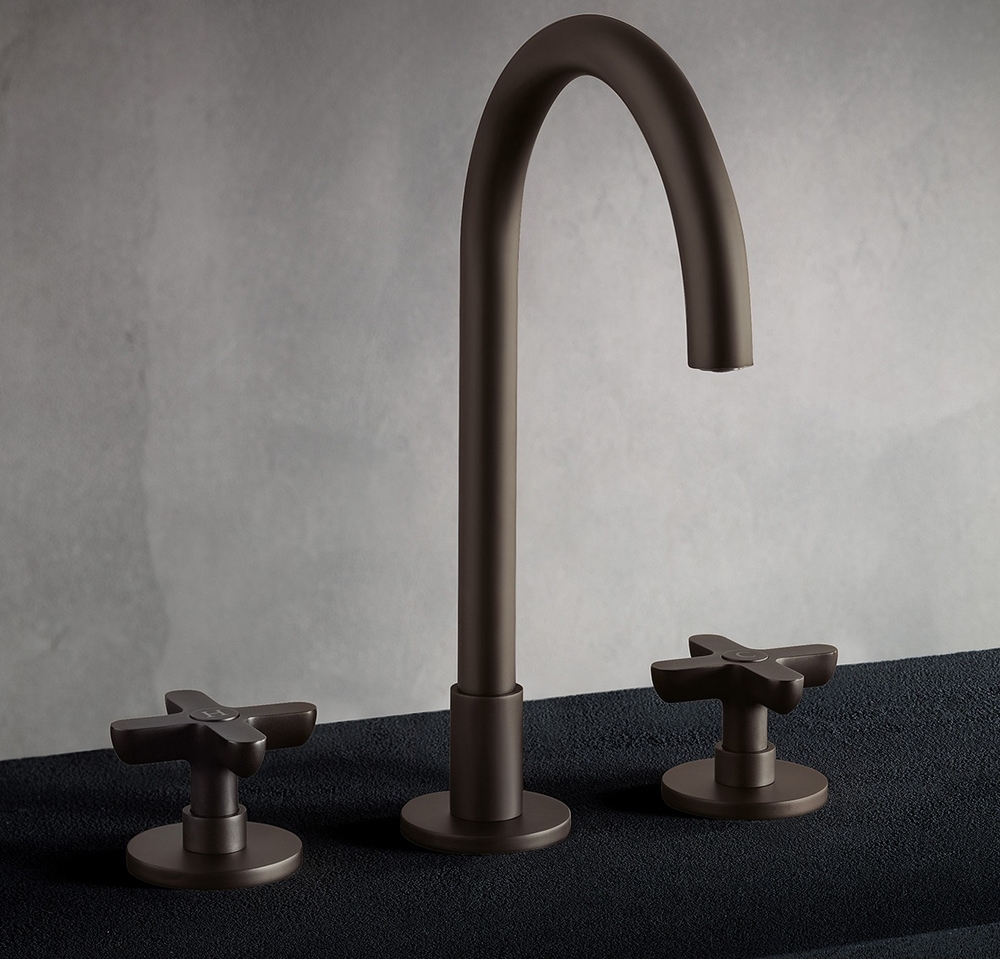 ICONA CLASSIC_P5_R007_SANTI CALECA_2017_VANESSA_2020